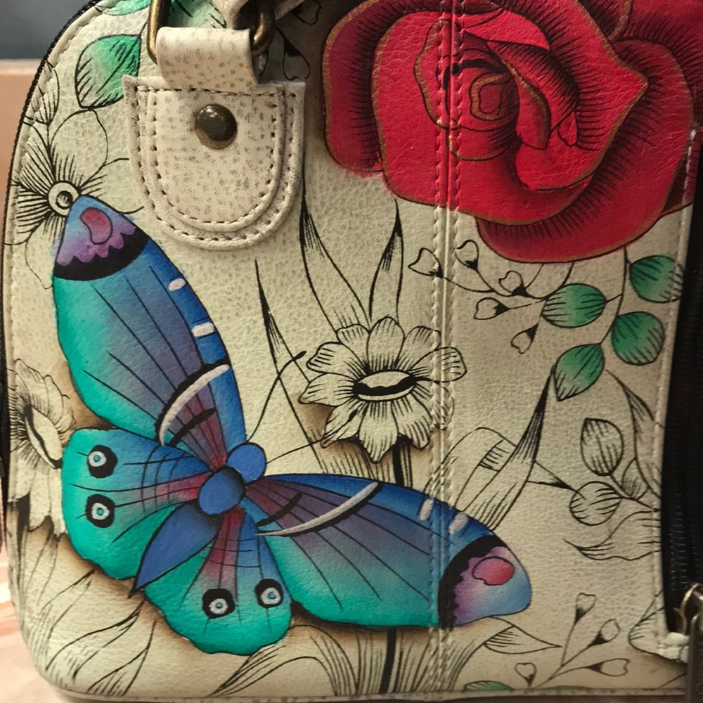 Anuschka NWOT crossbody cream purse. Hand painted.